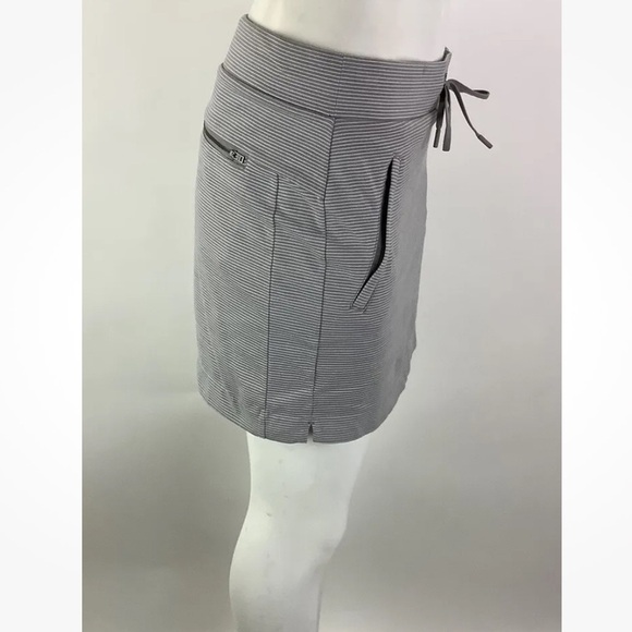 Athleta Sz XS Modern Metro Striped Skort Gray White Nylon Polyester A-Line - Picture 4 of 8